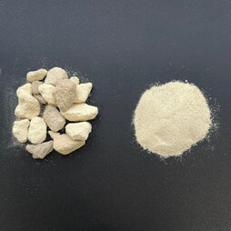 Размол шамотной массы с получением порошка улучшенного зернового состава.